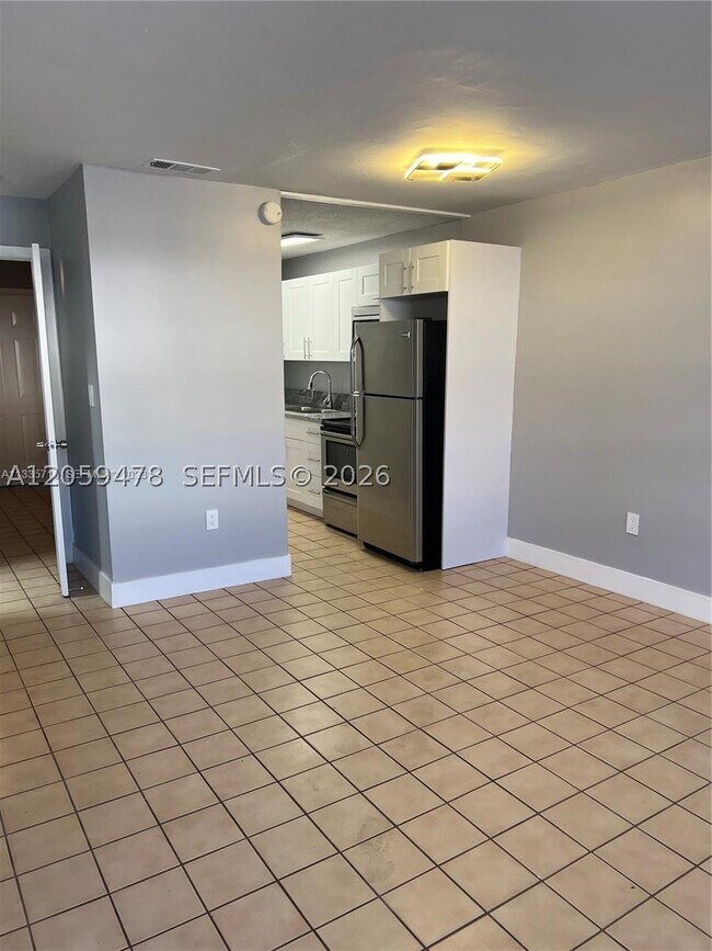 Building Photo - 645 W 68th St