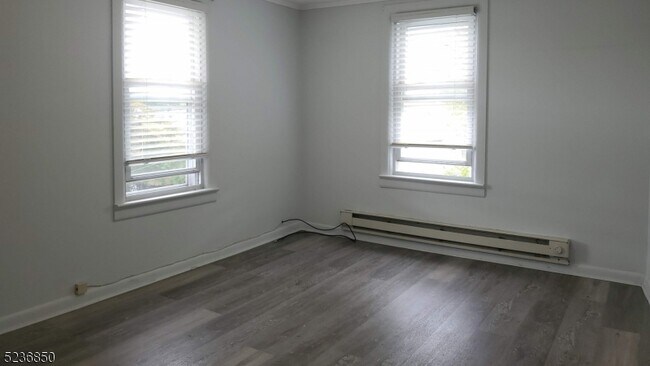 Building Photo - 15 Lindsley Rd