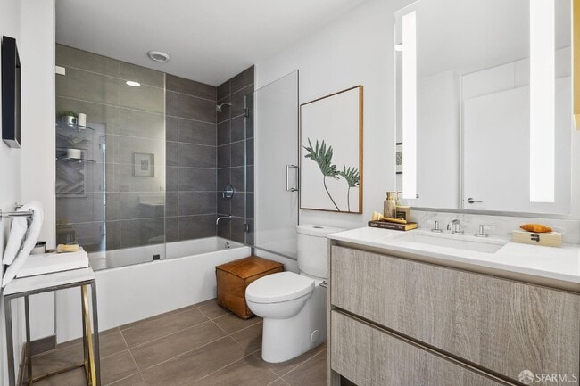 Building Photo - 338 Main St