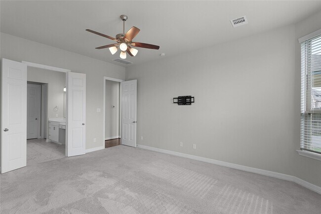 Building Photo - 6026 Lake Bridge Ln