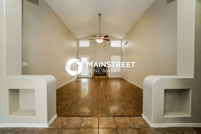 Building Photo - 6730 W Nueva Vista Dr