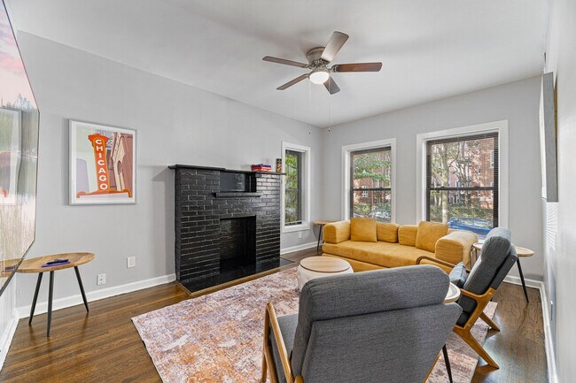 Building Photo - 909 W Agatite Ave