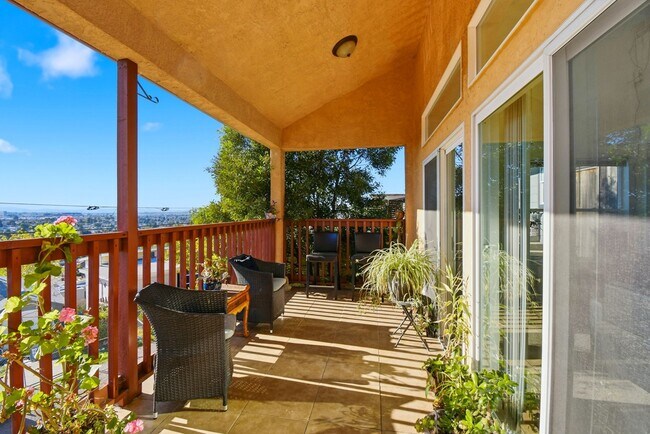 Building Photo - 9028 Burr St