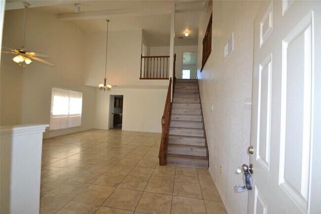 Building Photo - 12410 Meadow Briar Dr