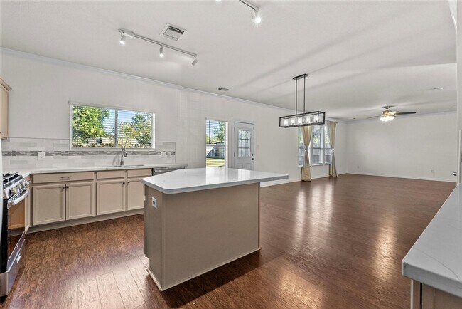 Building Photo - 542 Cedar Branch Dr