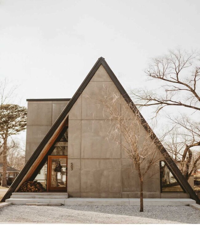 Building Photo - 503 NW D St