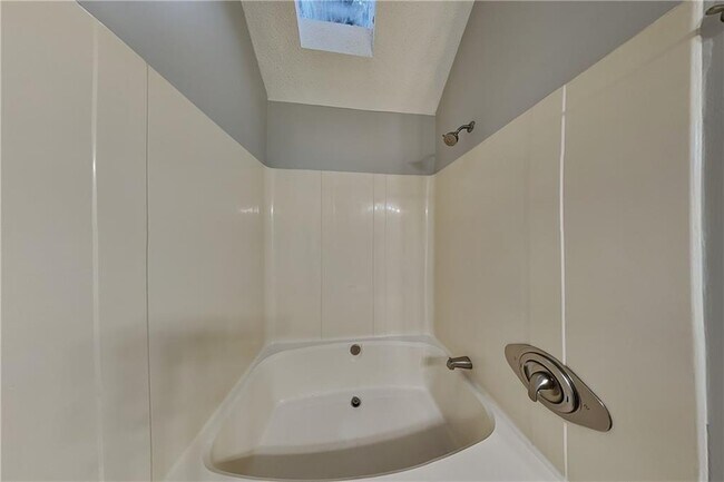 Building Photo - 235 Peach Crossing Dr