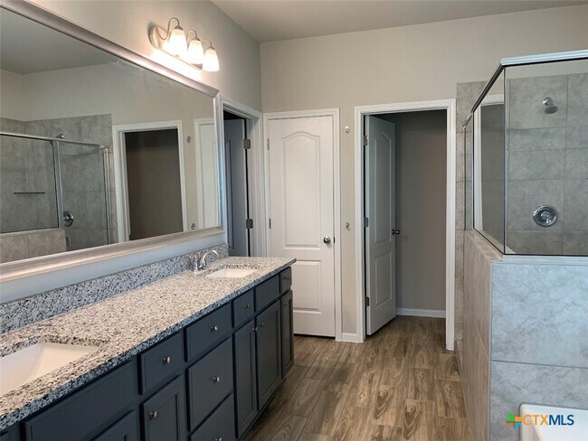 Building Photo - 515 Salt Lick Dr