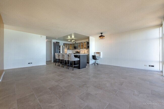 Building Photo - 6700 S South Shore Dr