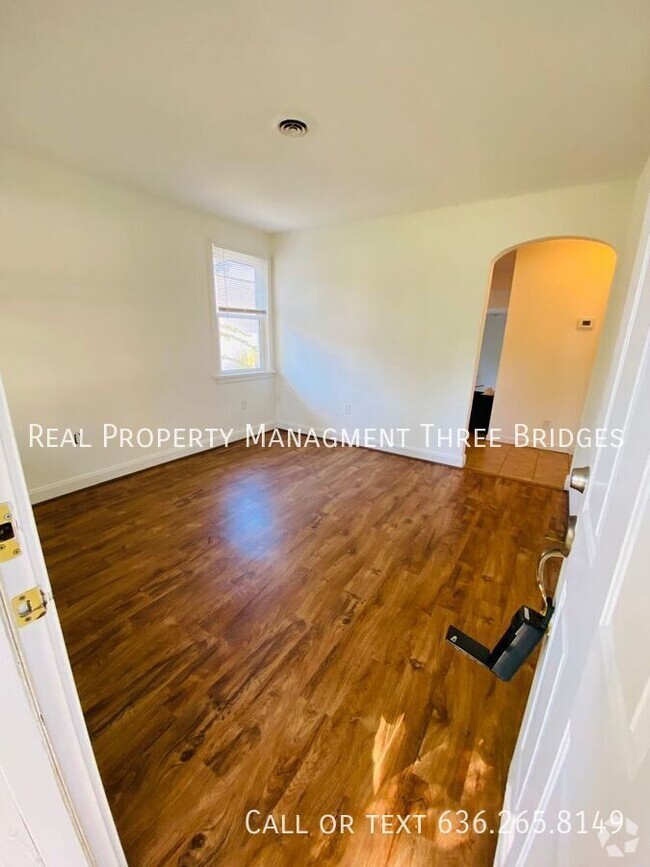 Building Photo - Beautiful 2br/1ba Lindendwood Park Home