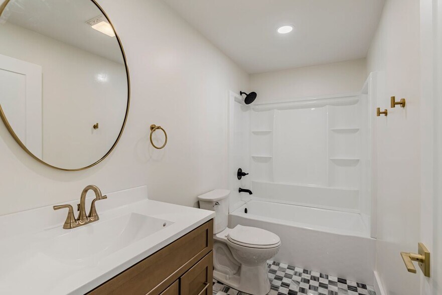 Building Photo - 110 Hotel St