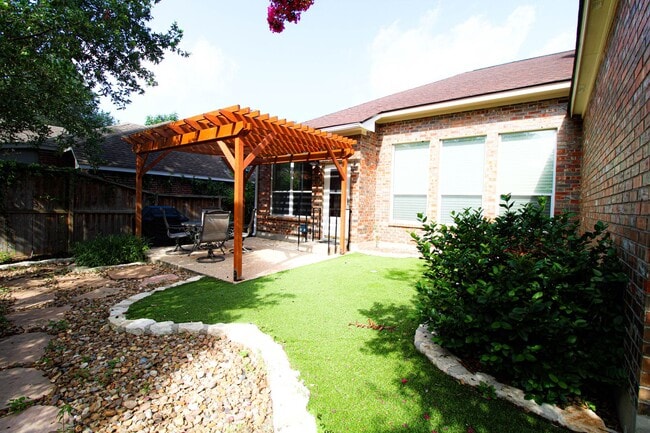 Building Photo - 121 Antler Cir