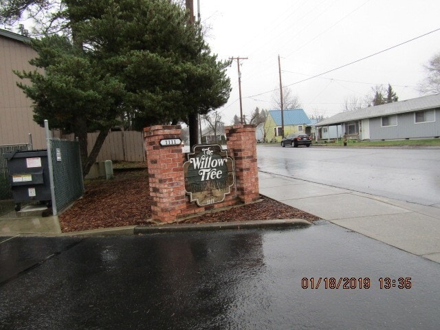 Building Photo - East Medford - Nice & Clean One Bedroom Fi...