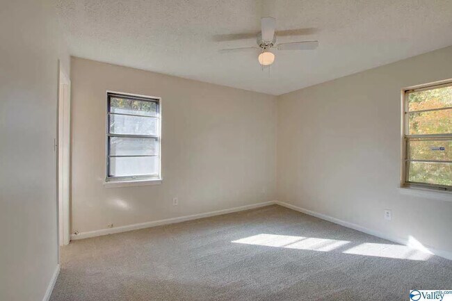 Building Photo - 3908 Grunden Dr SW