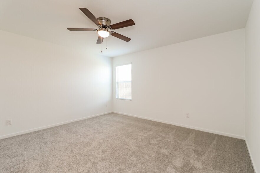 Building Photo - 1247 Maple St