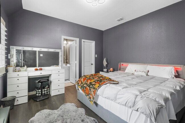 Building Photo - 1104 Steele Ln