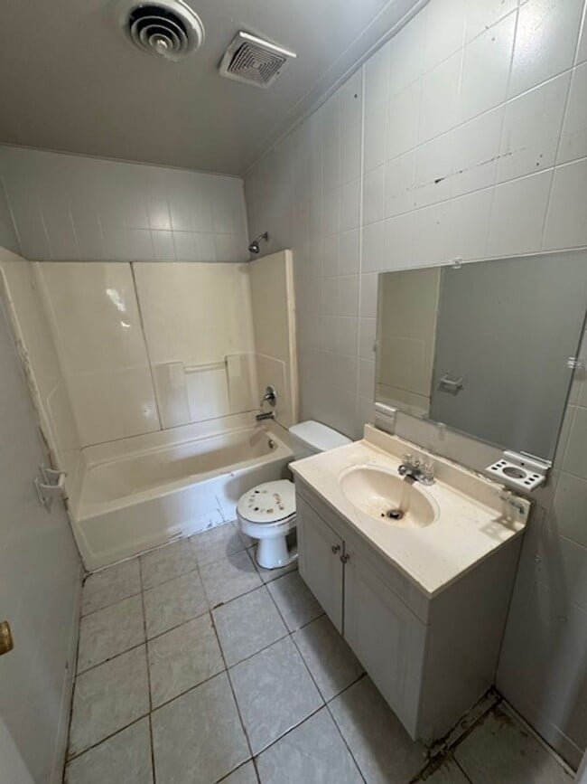 Building Photo - 1510 Roosevelt Dr