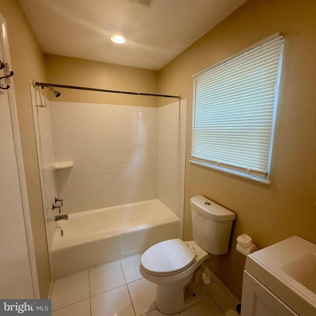 Building Photo - 14605 Nadine Dr