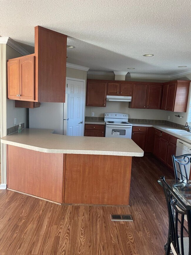 Building Photo - Country Living at it's Finest!