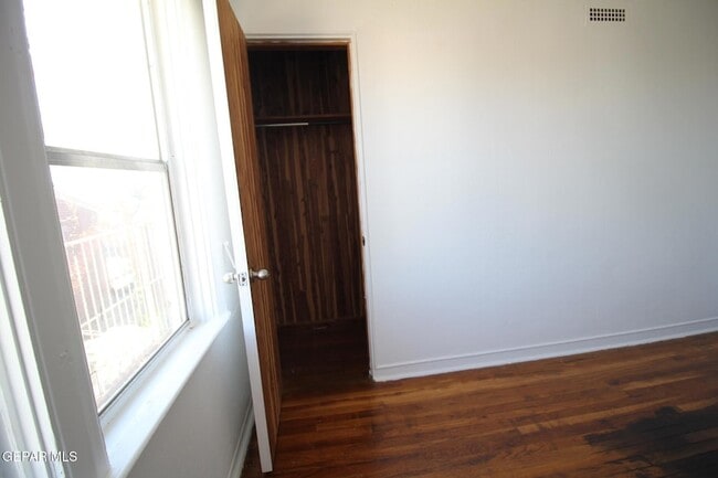 Building Photo - 3200 Richmond Ave