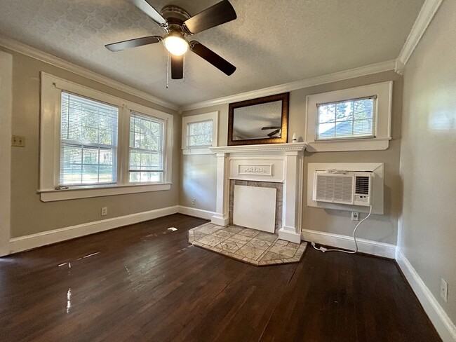 Building Photo - 2547 Pinckney Ave