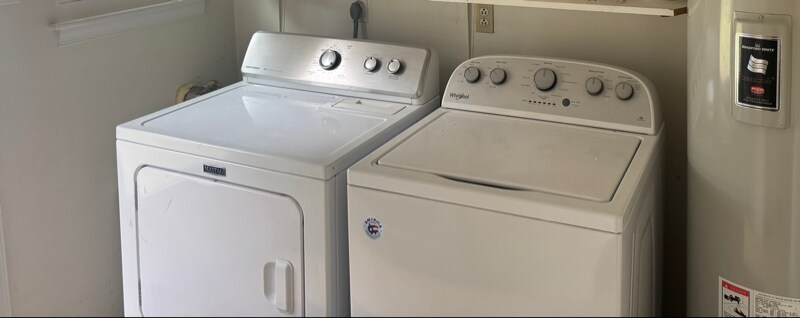 Building Photo - 2219 Oak St