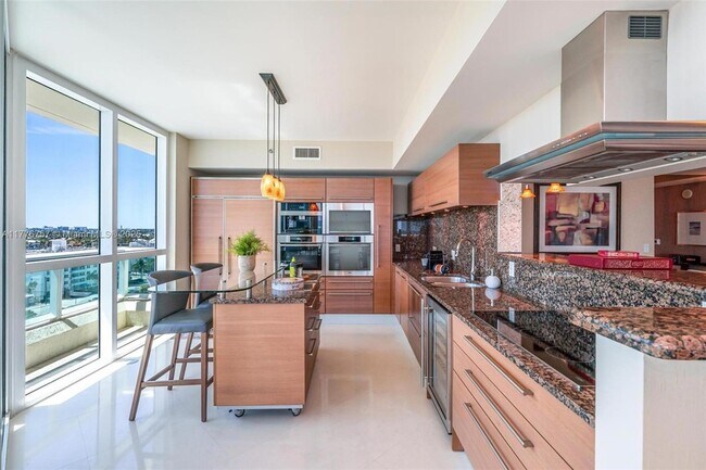 Building Photo - 101 S Fort Lauderdale Beach Blvd