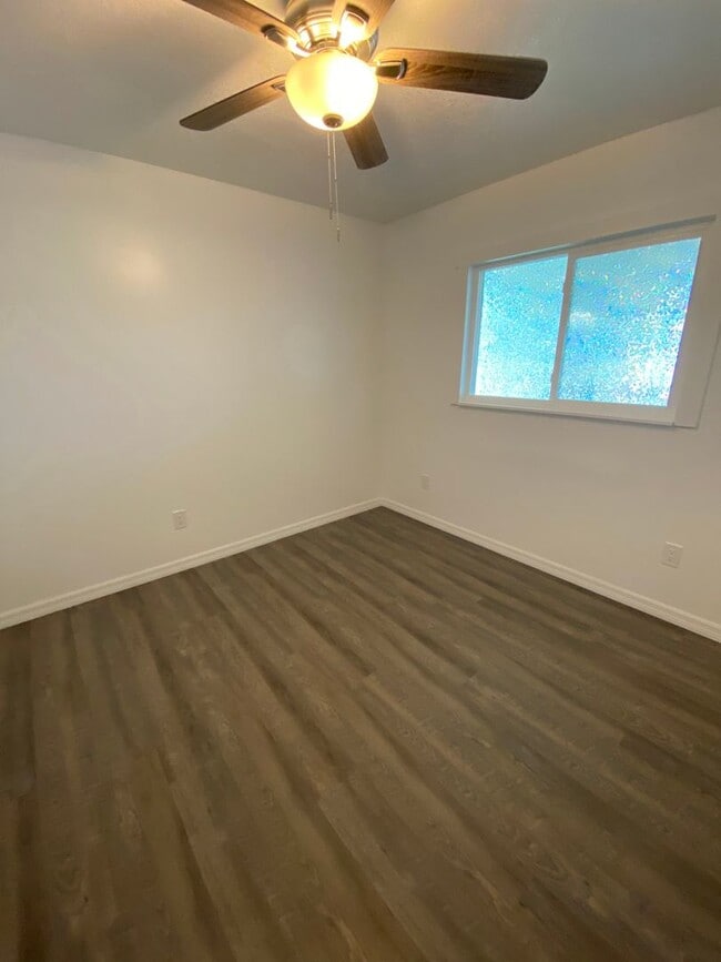 Building Photo - FULLY RENOVATED and spacious 4-bedroom, 2-...
