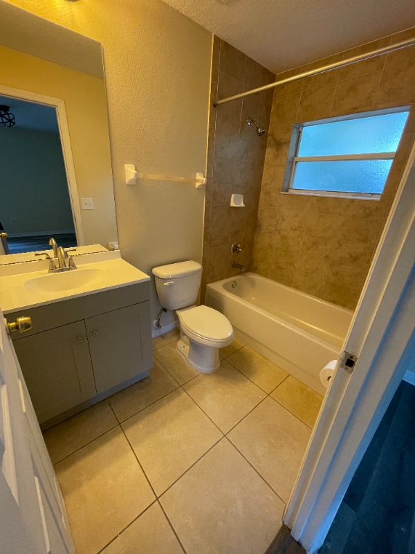 Building Photo - 2704 E 19th Ave