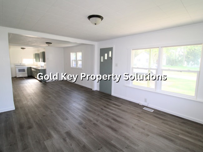 Building Photo - 2 BR 2 BA House with 2-Car Garage and Cent...