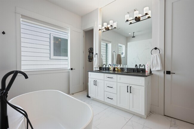 Building Photo - 1136 Adele St