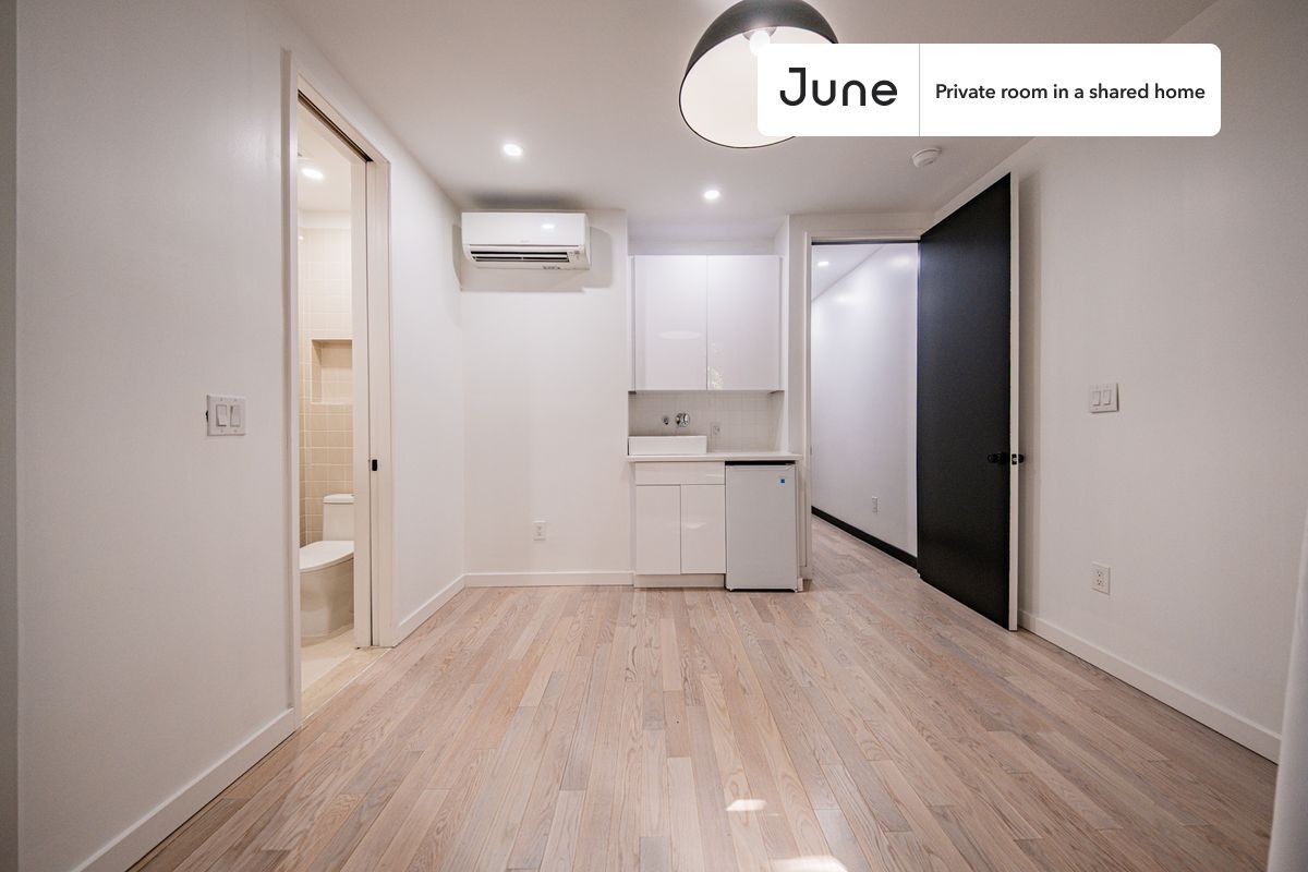 Building Photo - Room in Shared 4 bed/4 bath home