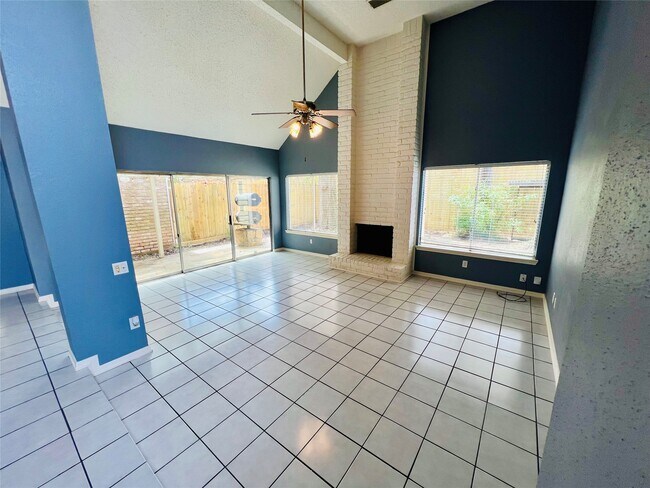 Building Photo - 16079 Hidden Acres Dr
