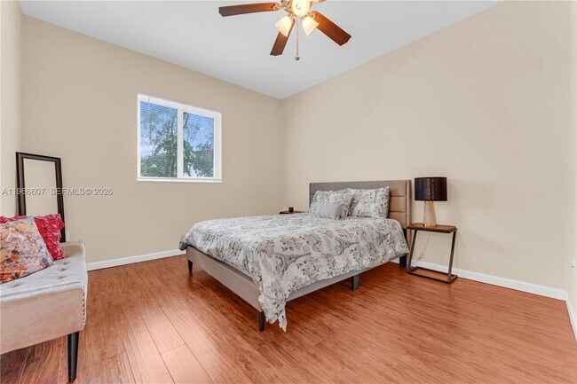 Building Photo - 8844 S Isles Cir