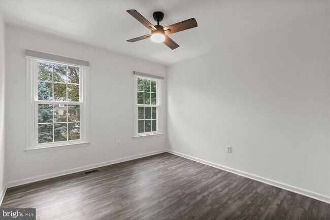 Building Photo - 1550 McLean Commons Ct