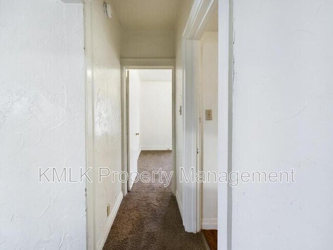 Building Photo - 539 Gage St