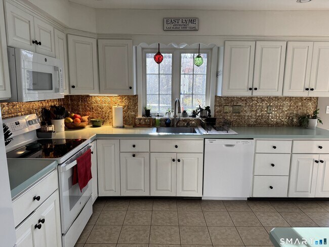 Building Photo - 15 Brookfield Dr