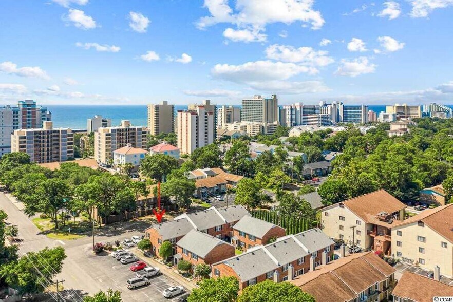 One minute from the beach - 7603 Porcher Dr