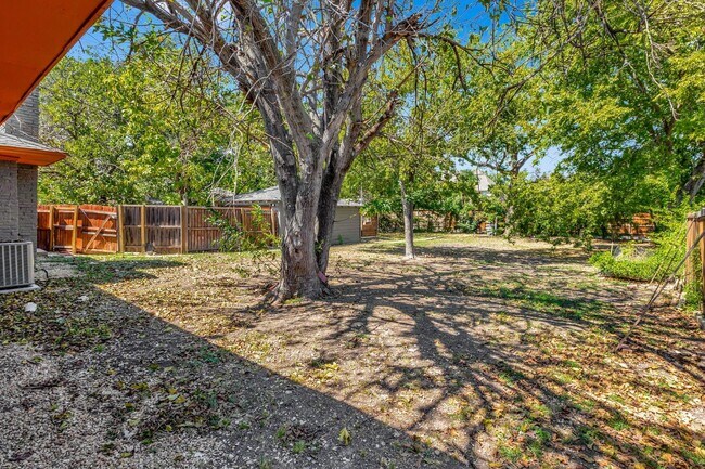 Building Photo - 6609 Walnut Hill Ln