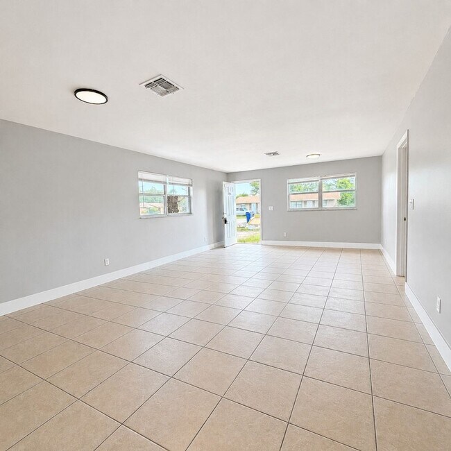 Building Photo - 1570/1572 CYPRESS DR