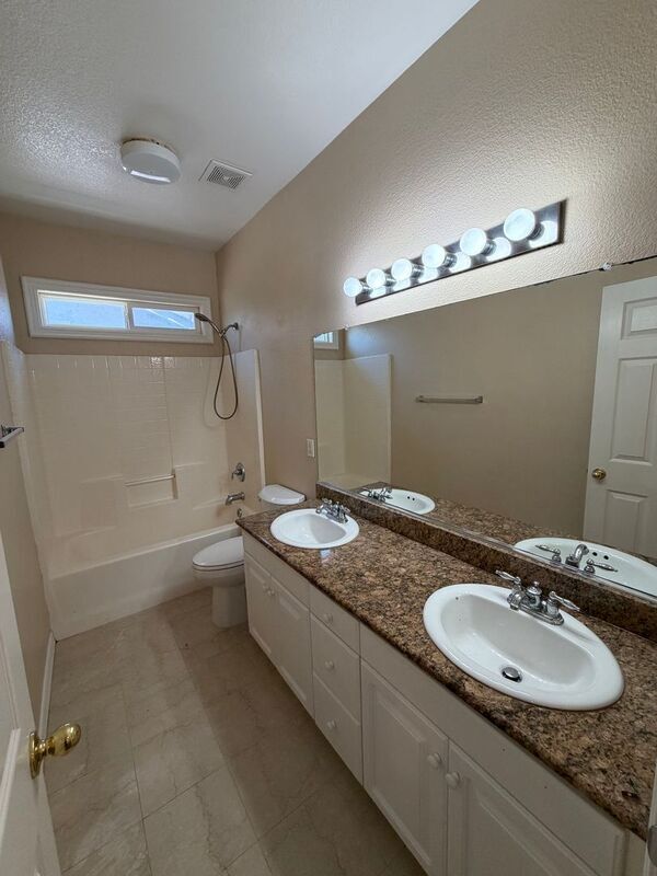 Building Photo - 46263 Drymen Ave