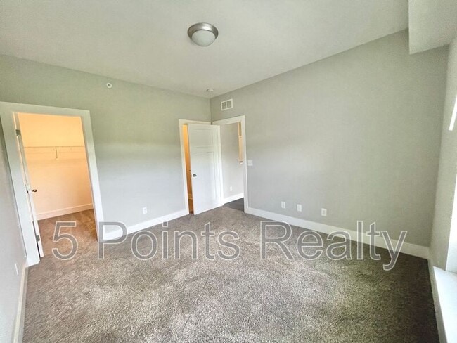 Building Photo - 934 Governor's Ct.