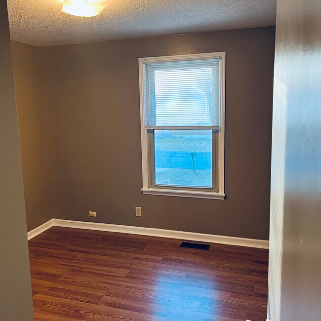 Building Photo - 909 Lucas Ln