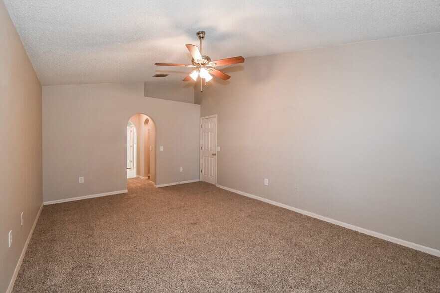 Building Photo - 12451 Glenn Hollow Dr