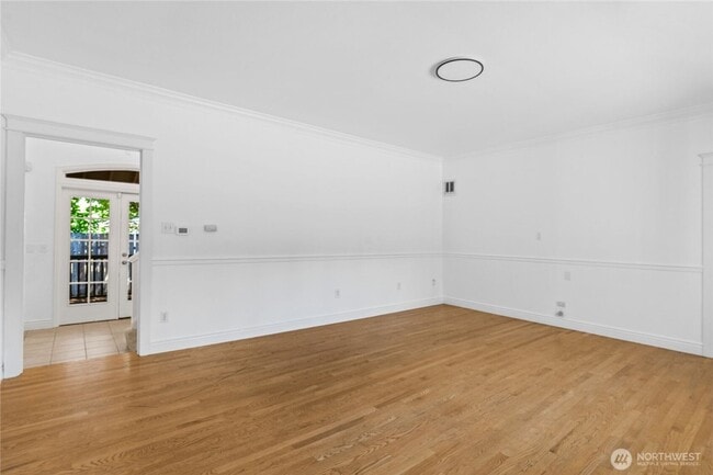 Building Photo - 4 bed/ 3 bath house in Kirkland!