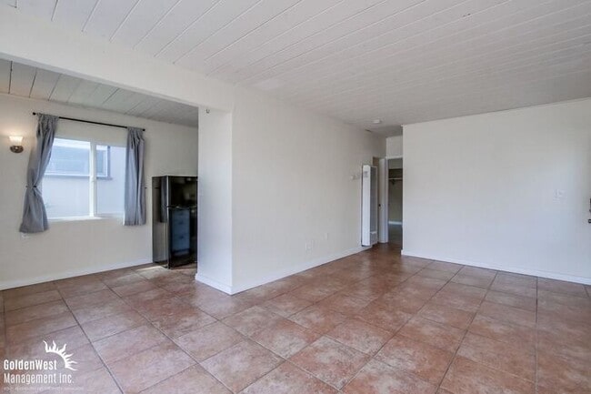 Building Photo - Updated 2Bdm 1Ba Apartment in Point Loma Heights!