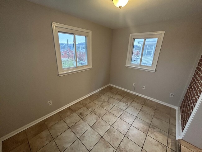 Building Photo - 5338 Chillum Pl NE