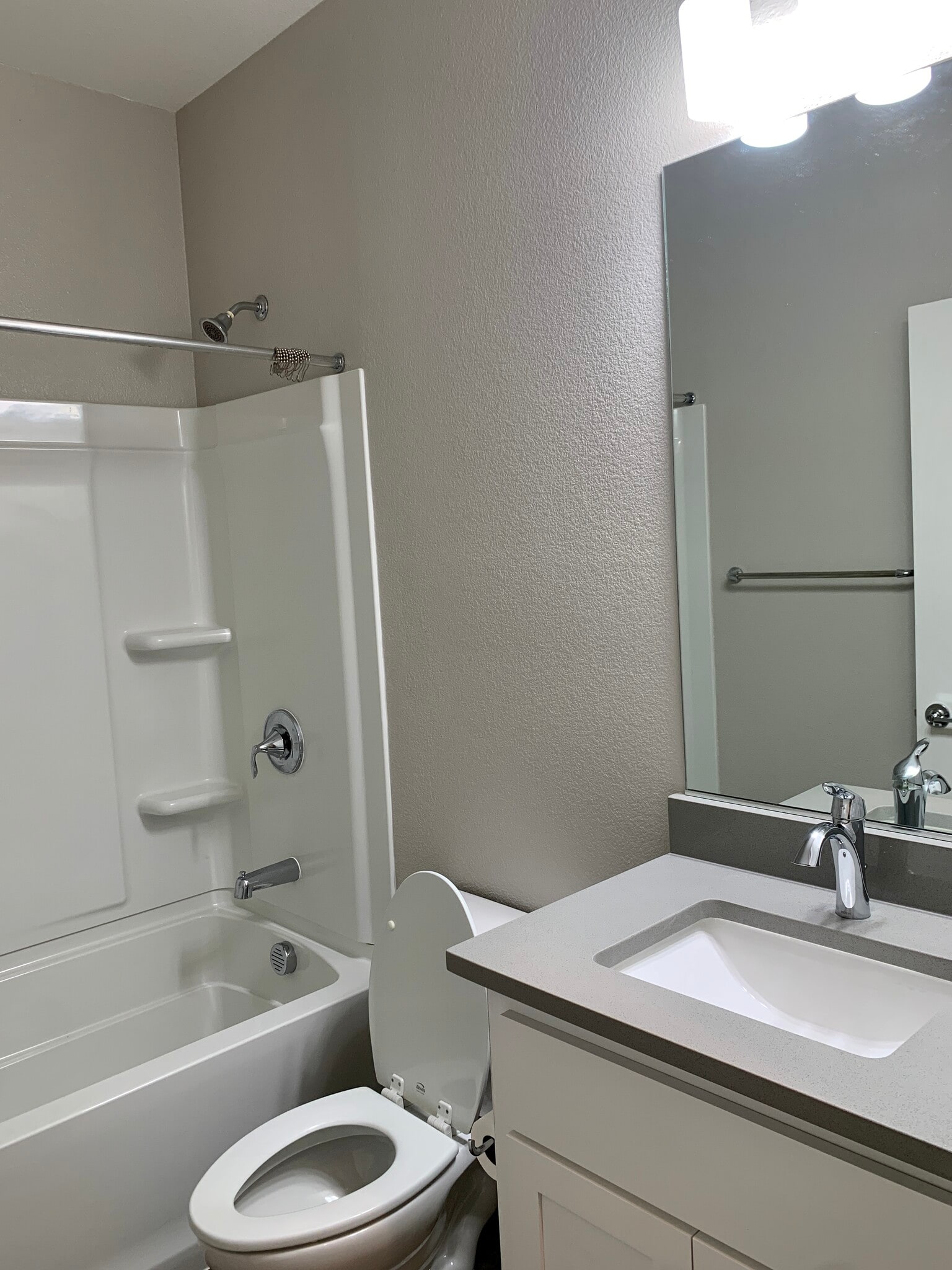 3rd FL Shared Bathroom - 3900 Degree Ln