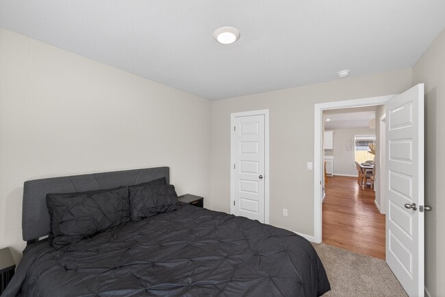 Building Photo - 405 S 85th St