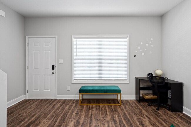 Building Photo - 541 New S Dr